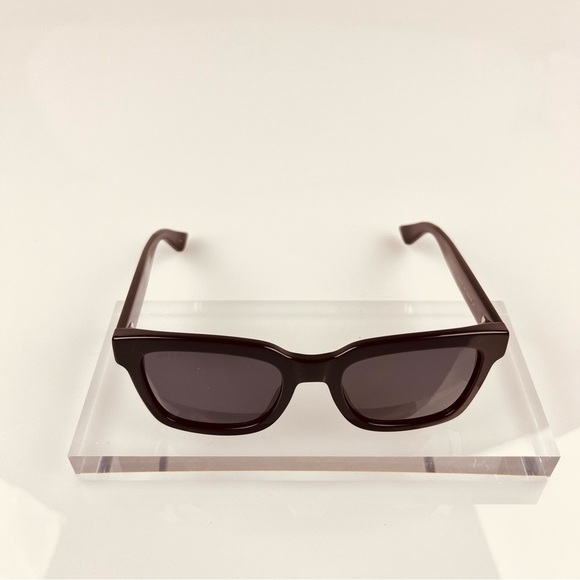 New Gucci Wayfarer Style Sunglasses with Gucci Logo (2391) - Picture 3 of 5